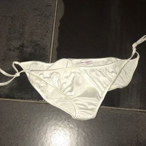 Scrunch butt white bikini bottoms